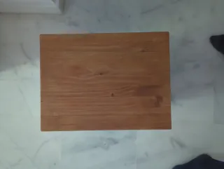 Tavolo laterale in legno di pino massiccio