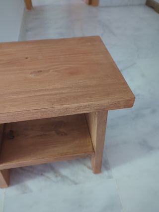 Tavolo laterale in legno di pino massiccio