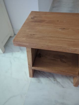 Tavolo laterale in legno di pino massiccio