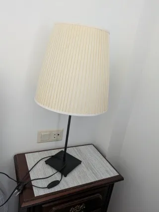 Lámpara de forja negra con pantalla beige