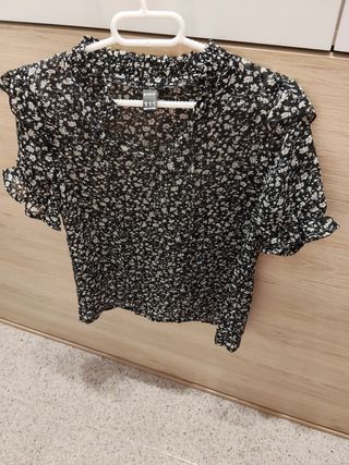 Blusa SHEIN floral negra talla S