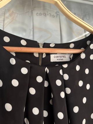 Blusa negra con lunares