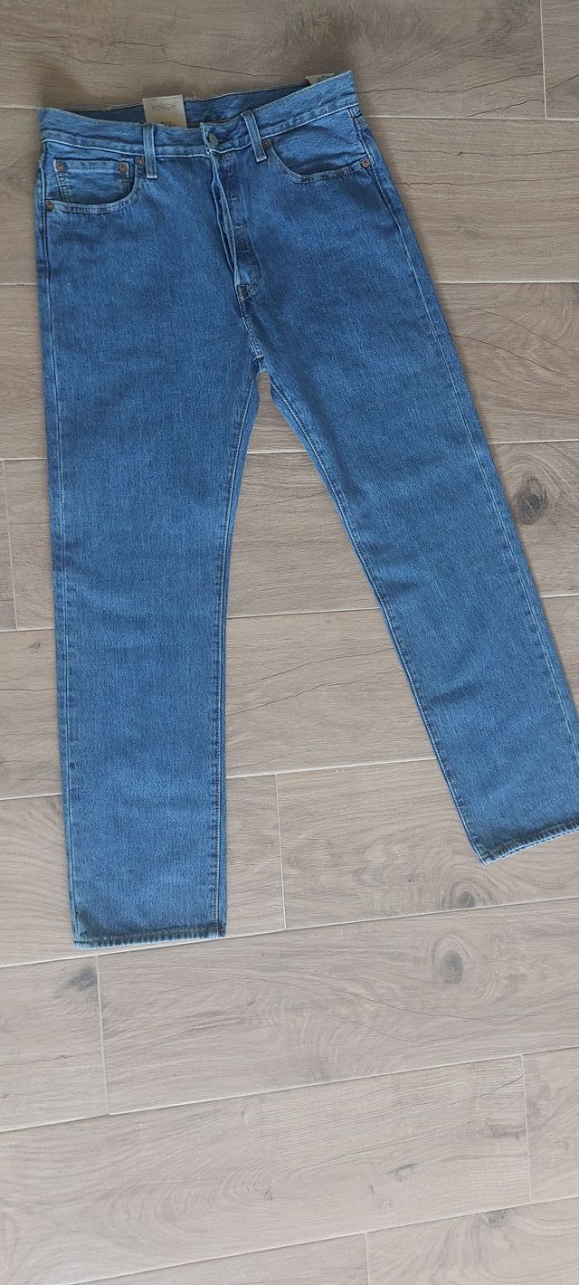 Dos vaqueros Levi's 501 originales nuevos 32x32