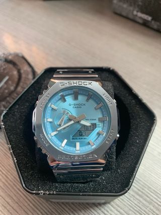 Reloj G-Shock Metálico cara azul cian