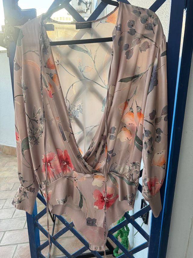 Body floral Zara manga larga