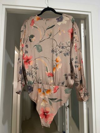 Body floral Zara manga larga