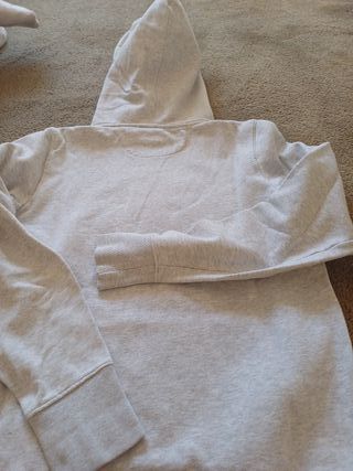 Sudadera Oxford y Sudadera GAP

