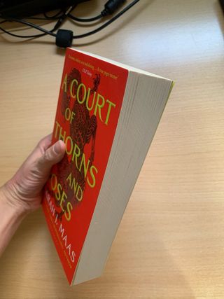Court Of Thorns & Roses