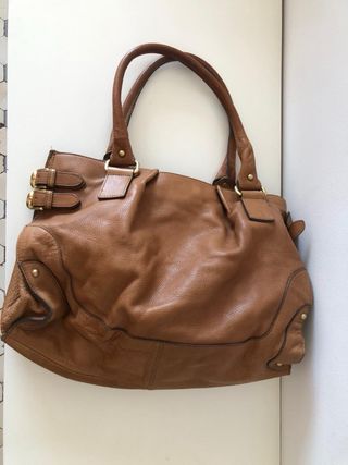 Bolso de piel marrón. Massimo Dutti 