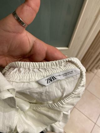 Vestito bianco con dettagli uncinetto