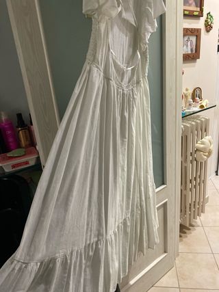 Vestito bianco con dettagli uncinetto