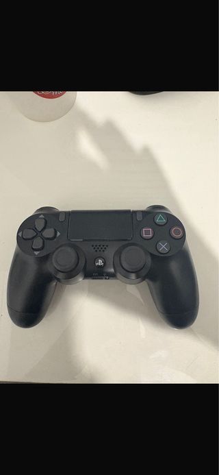 PS4 (PlayStation 4) Negra + Mando