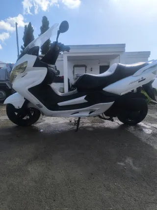 Moto Scooter Riya Adonis Blanca