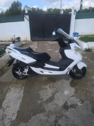 Moto Scooter Riya Adonis Blanca