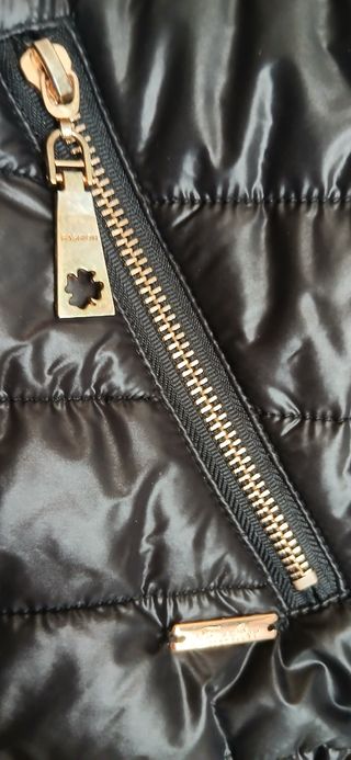 Chaleco acolchado mujer con capucha