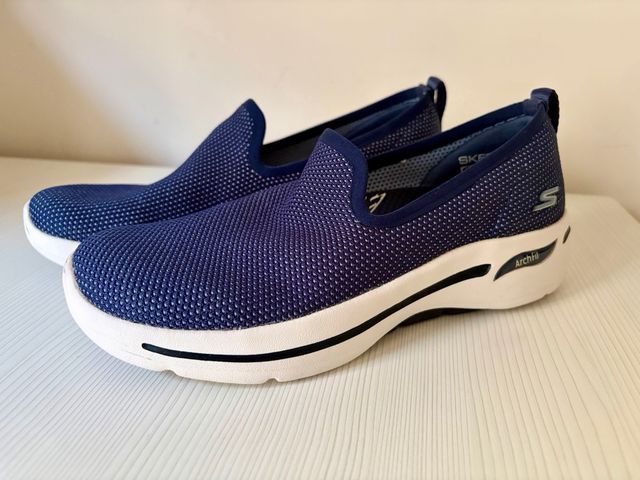 Skechers Go Walk- Arch Fit Air Cooled- Como NUEVOS