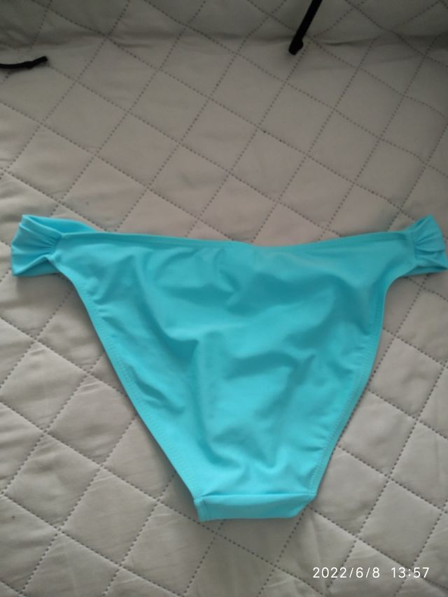 Bikini negro con adornos