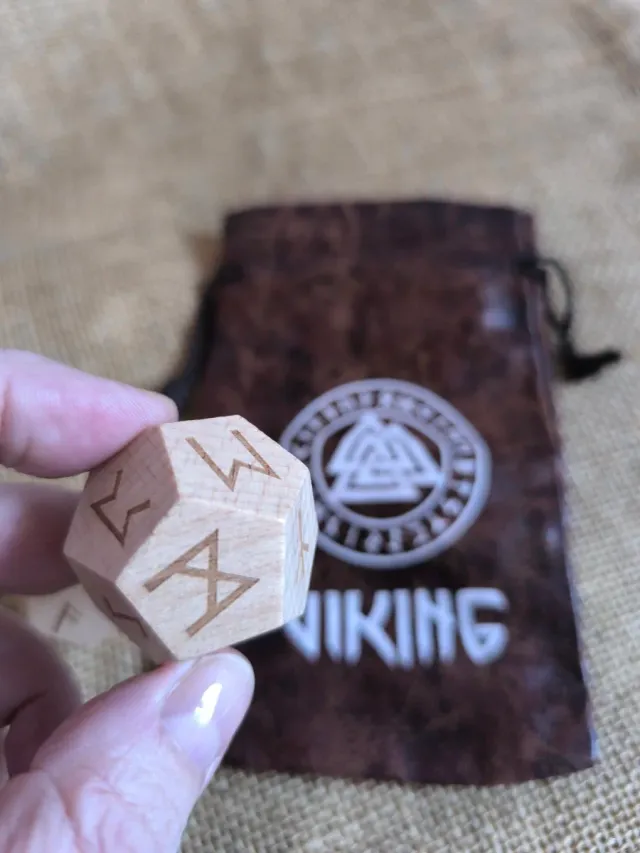 Dados Oráculo Runas Vikingas – 2 Dados Poliédricos