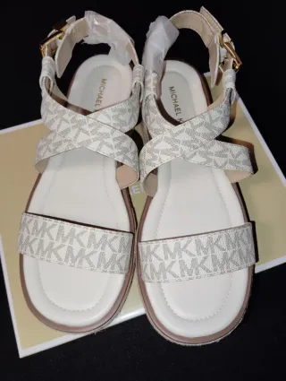 Sandalias Michael Kors Beige y Blancas