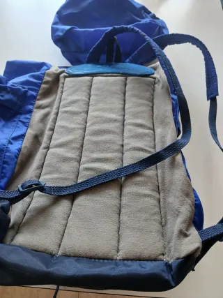 Mochila azul con logo ARAN