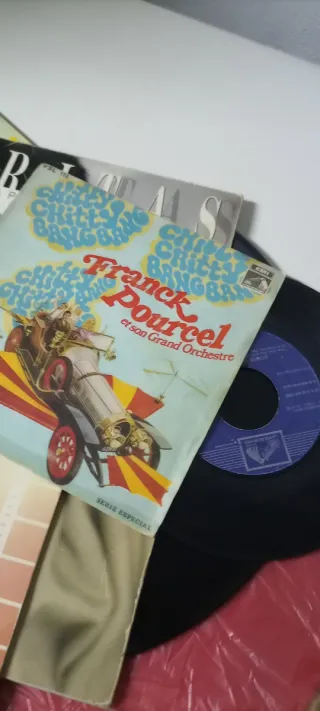 Vinilo(2)Parchís,tijeritas,princito,ds bond,libro.