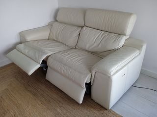Sofá de cuero reclinable motorizado Pedro Ortiz