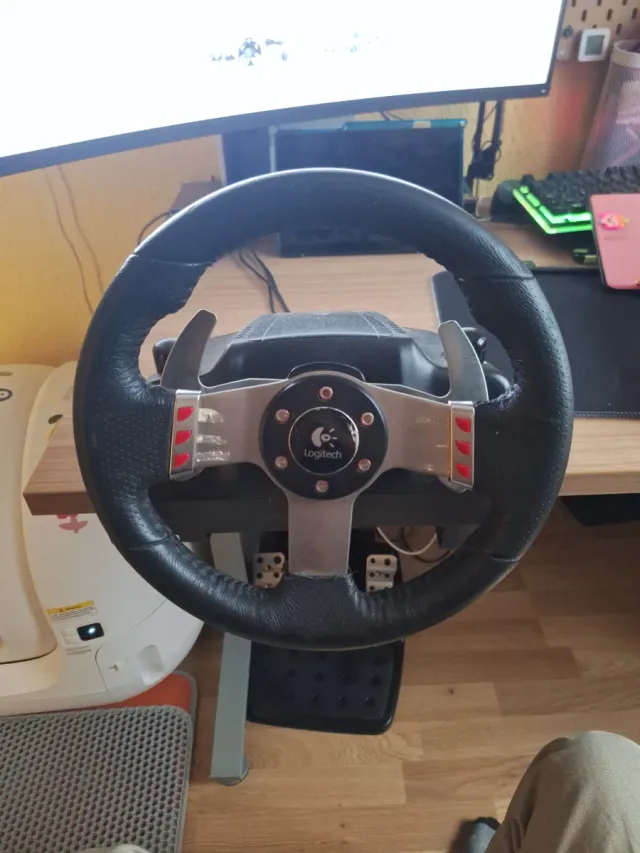 Logitech G27 Volante y Pedales