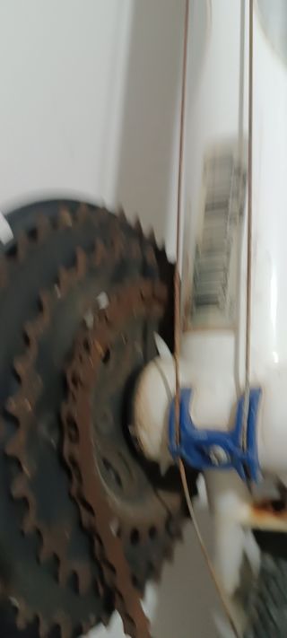 Bicicleta de montaña blanca