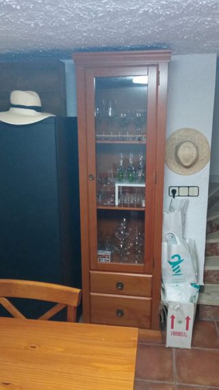 Mobili in legno con mobiletto in pino verniciato ciliegio
