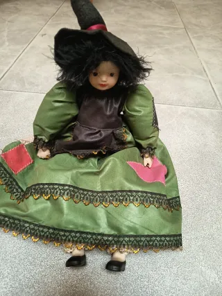 Bambola strega in ceramica vintage