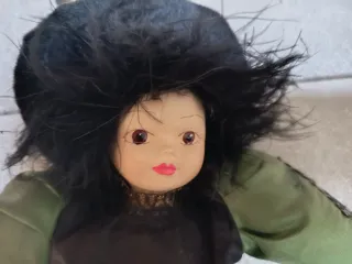 Bambola strega in ceramica vintage