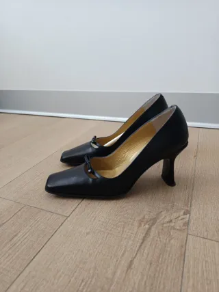 Zapatos de tacón Amparo Bernus negros