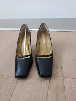 Zapatos de tacón Amparo Bernus negros