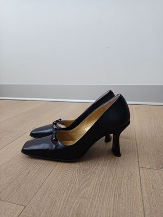 Zapatos de tacón Amparo Bernus negros