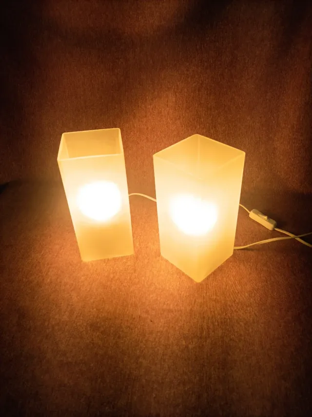 2 Lámparas modernas de mesa