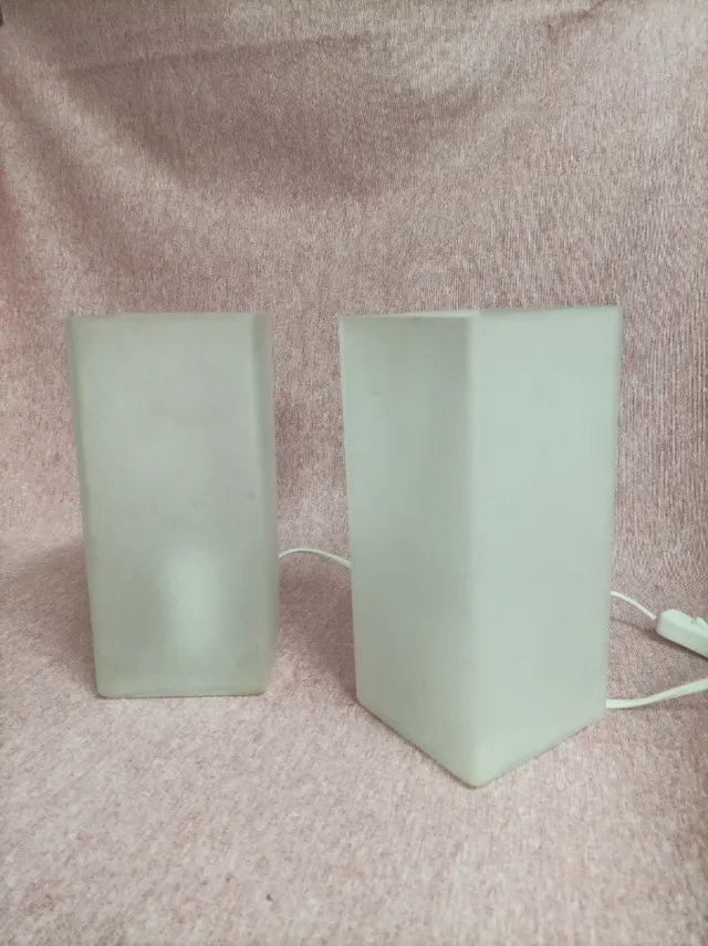 2 Lámparas modernas de mesa