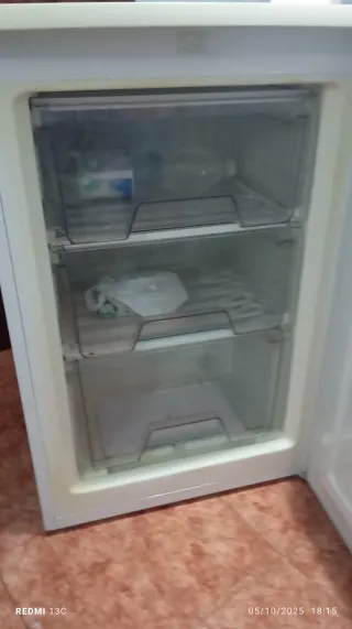 Congelador Vertical Schneider Blanco