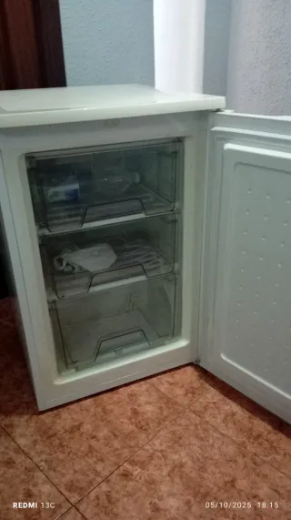 Congelador Vertical Schneider Blanco
