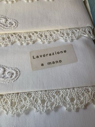 Scatola 6 asciugamani lino ricamati vintage