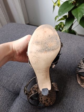 Sandalias de tacón con estampado de serpiente