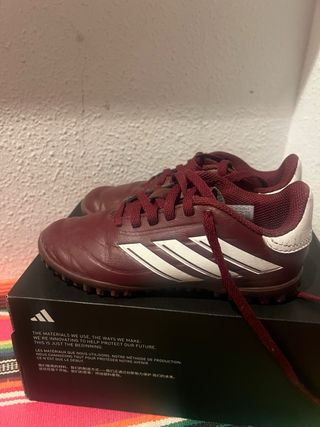 Botas multitaco fútbol niño Adidas rojas número 29
