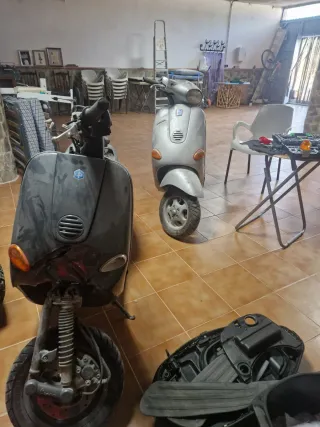 2 Vespa ET2 Piaggio