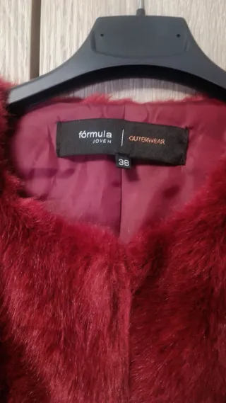 Chaqueta de pelo sintético burdeos 