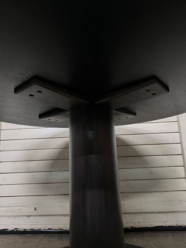 Mesa redonda comedor. diseño italiano. Calidad