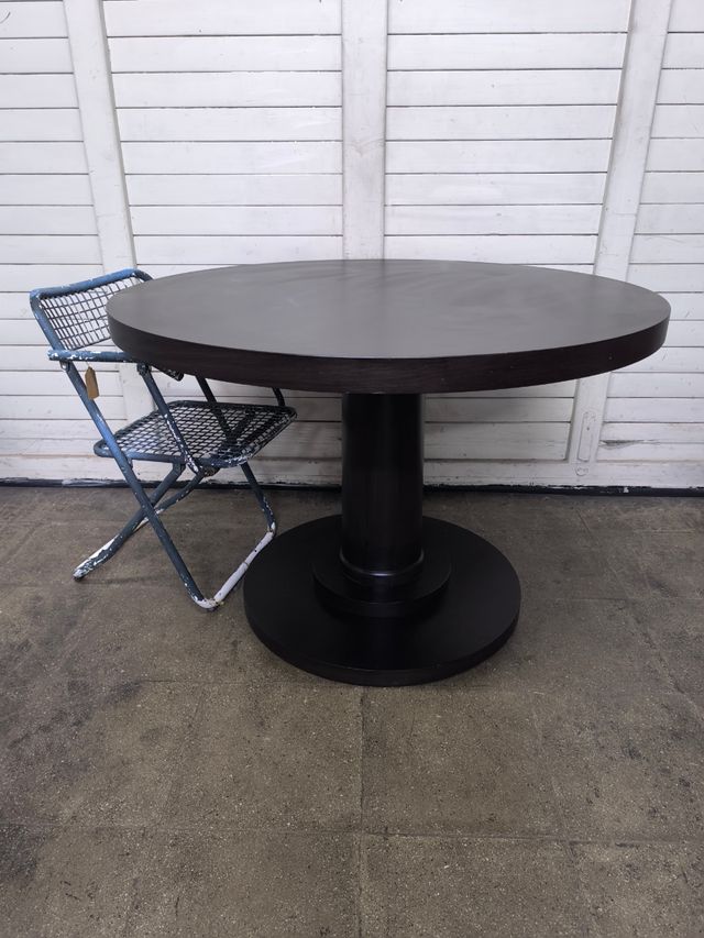 Mesa redonda comedor. diseño italiano. Calidad