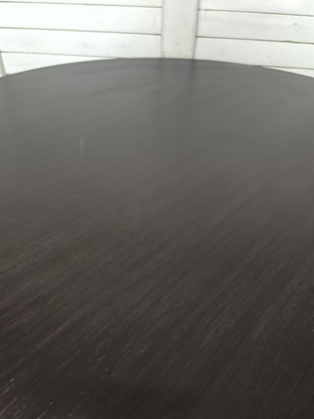 Mesa redonda comedor. diseño italiano. Calidad