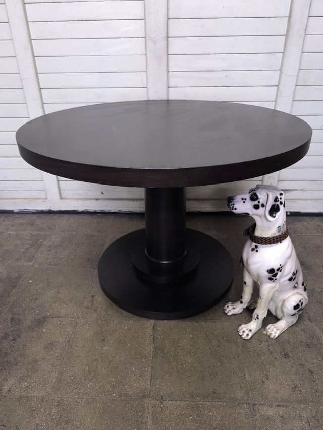 Mesa redonda comedor. diseño italiano. Calidad