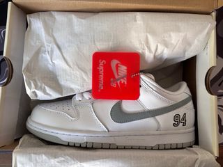 Nike SB Dunk Low Supreme
