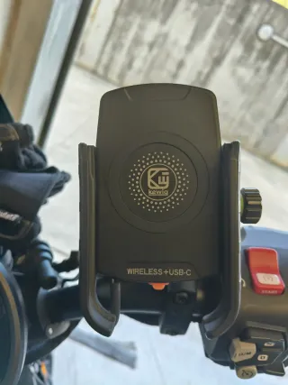 Supporto telefono moto wireless + USB-C