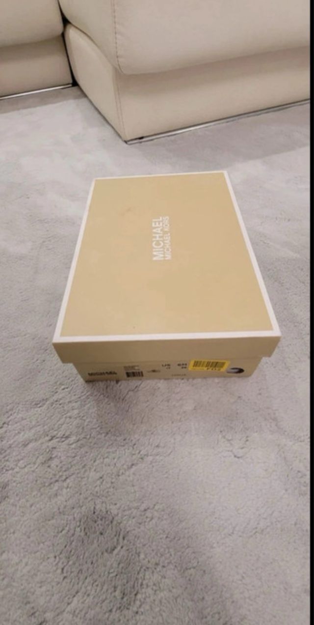 Zapatillas Michael Kors Beige y Plata